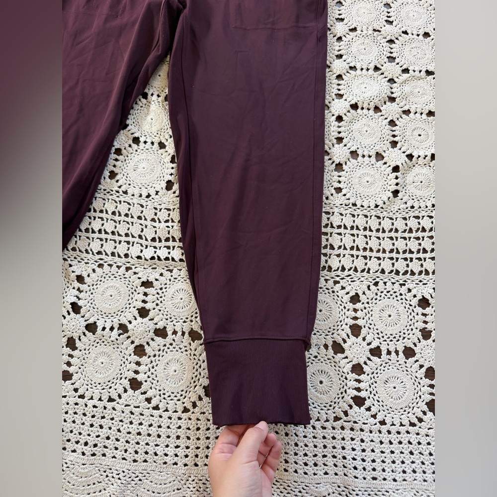 ATHLETA Venice High Rise Jogger Athleisure Pants in Garnet Size Large - Picture 5 of 14
